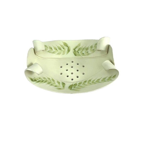 Hilborn Footed Ceramic Berry Bowl With Leaf Design - Picture 3 of 10